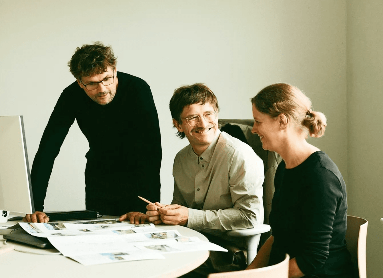 MetaBriz team collaborating around a table